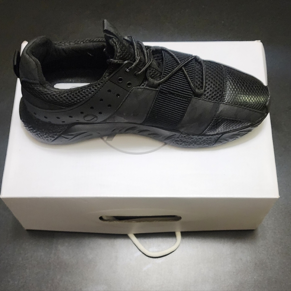 Men's Black Athletic Shoes